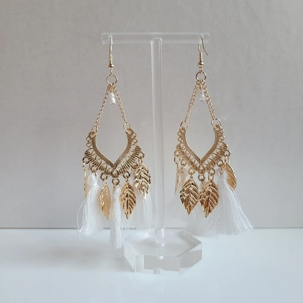 ☀️NWT Gold and White Tassel Boho Earrings